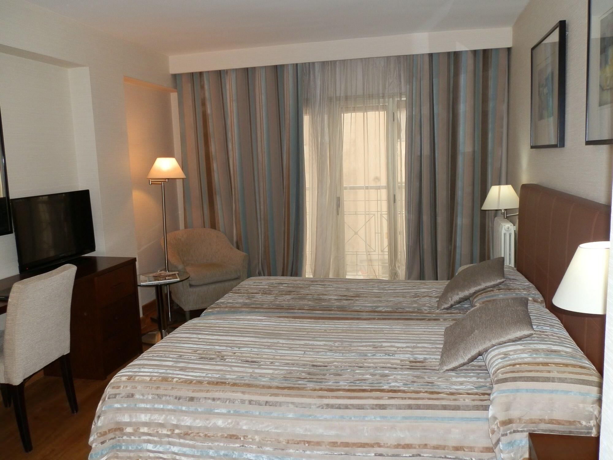 Aparto-Hotel Rosales Madrid Dış mekan fotoğraf