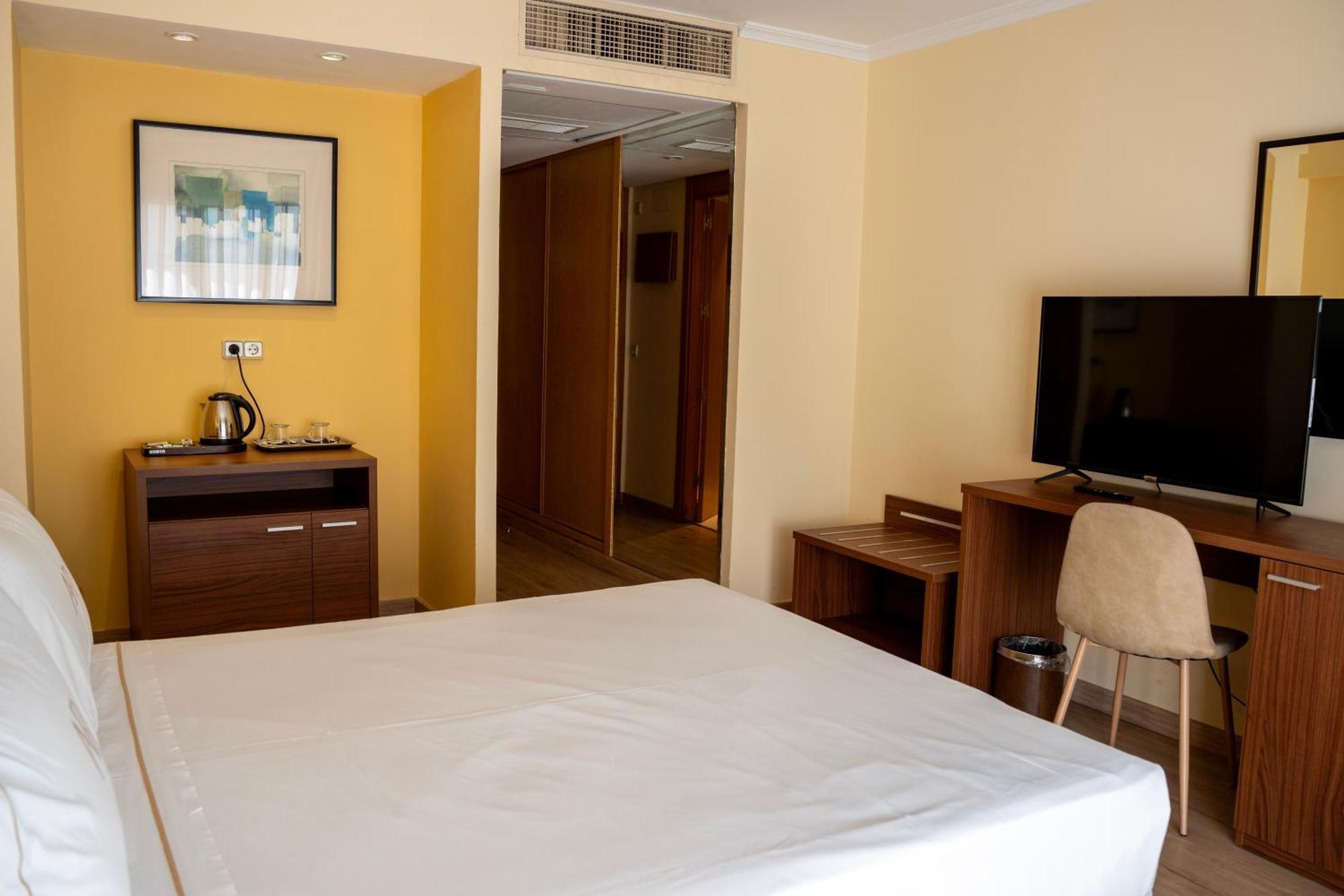Aparto-Hotel Rosales Madrid Dış mekan fotoğraf