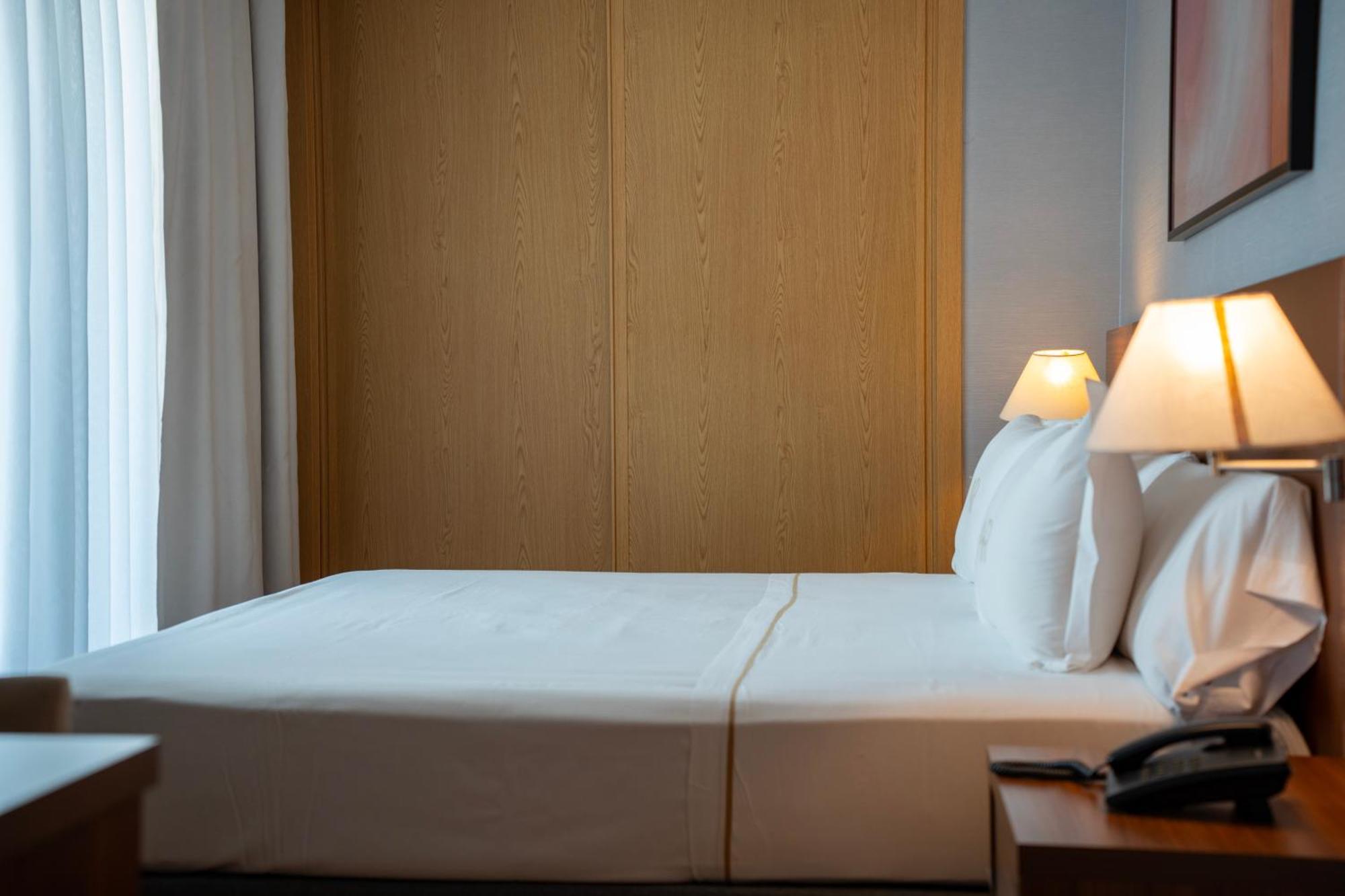 Aparto-Hotel Rosales Madrid Dış mekan fotoğraf