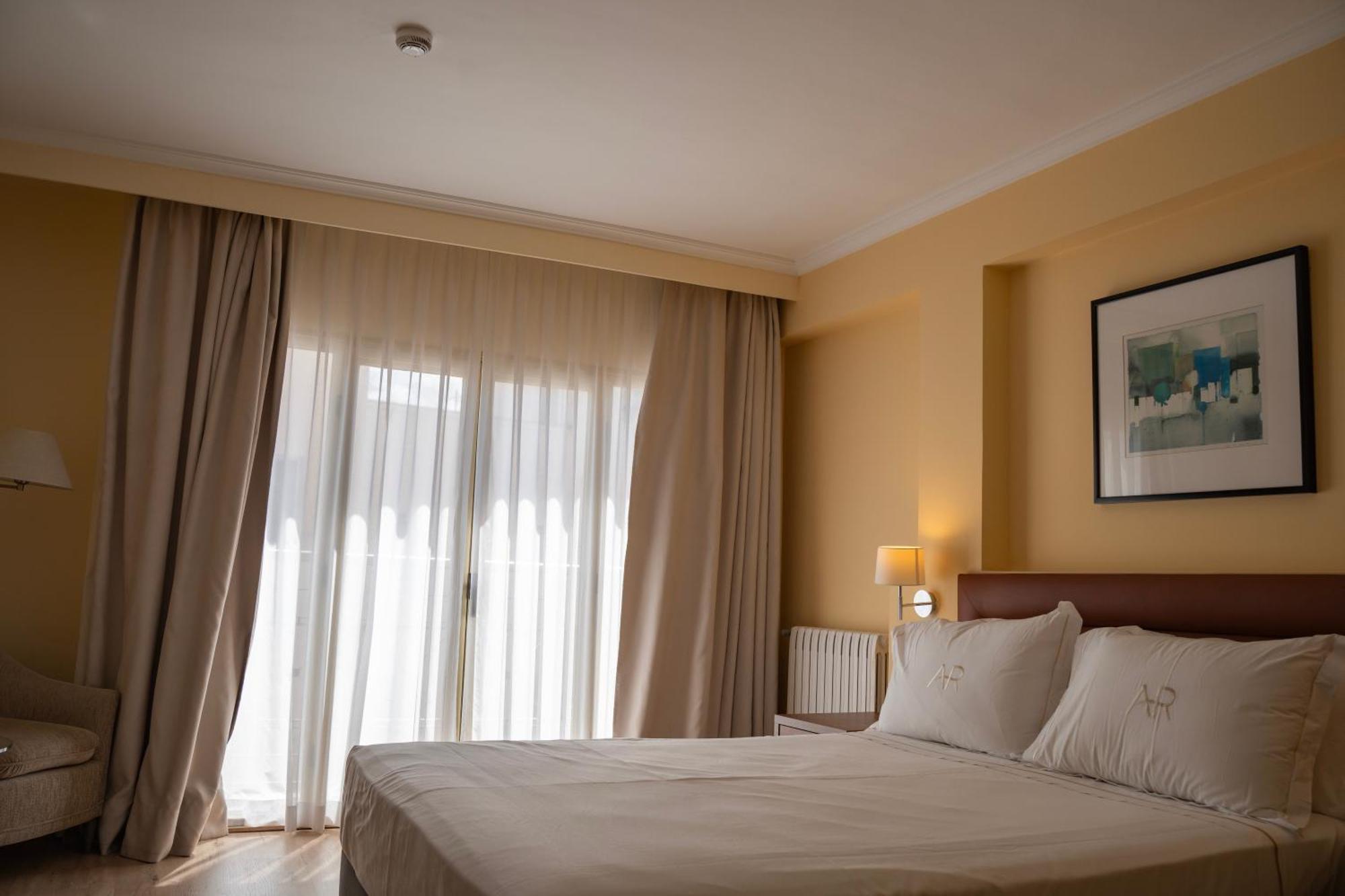 Aparto-Hotel Rosales Madrid Dış mekan fotoğraf