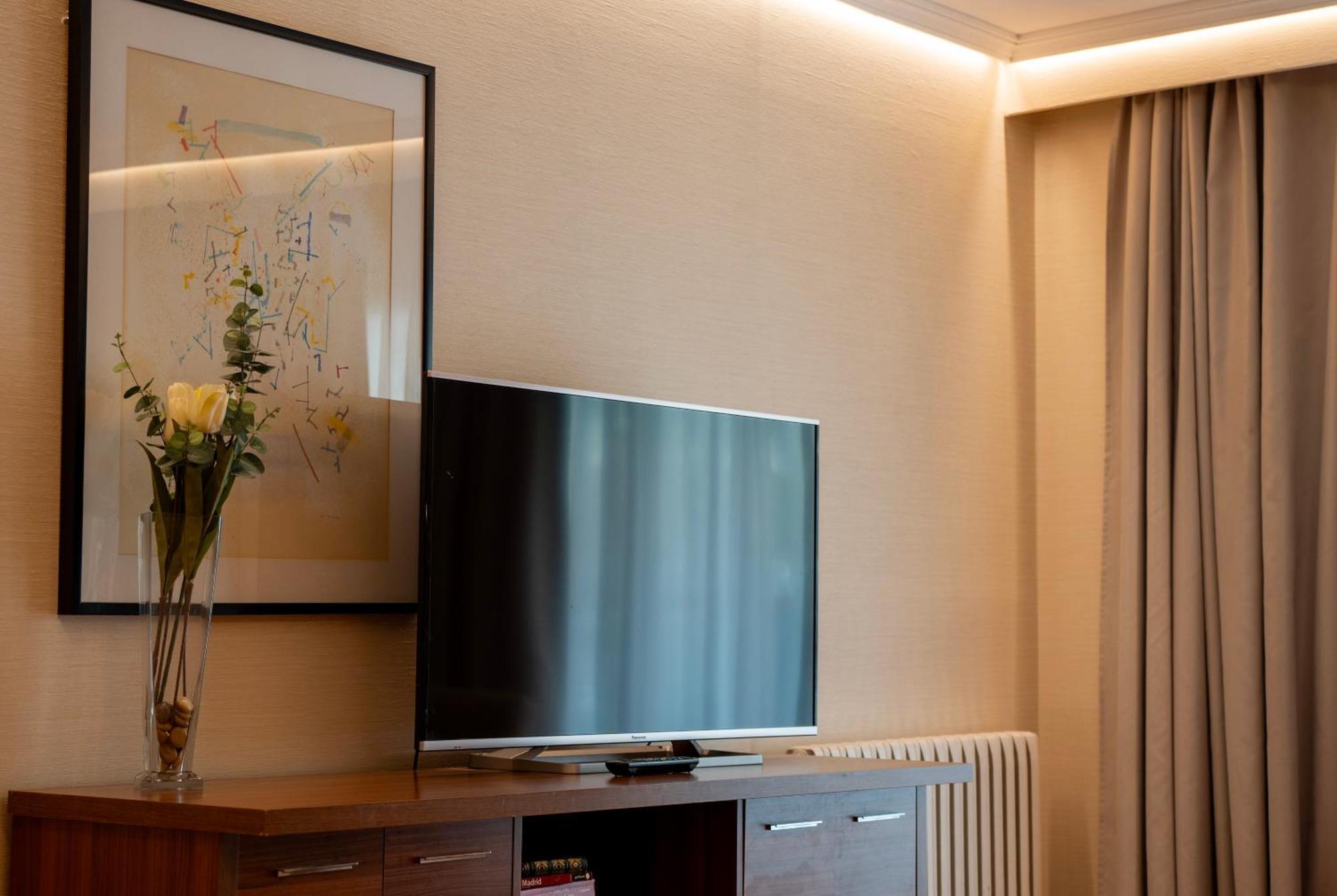 Aparto-Hotel Rosales Madrid Dış mekan fotoğraf